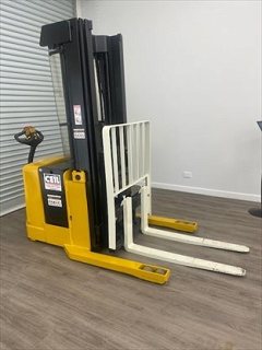 Used equipment: Yale MRW030E