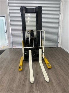 Used equipment: Yale MRW030E