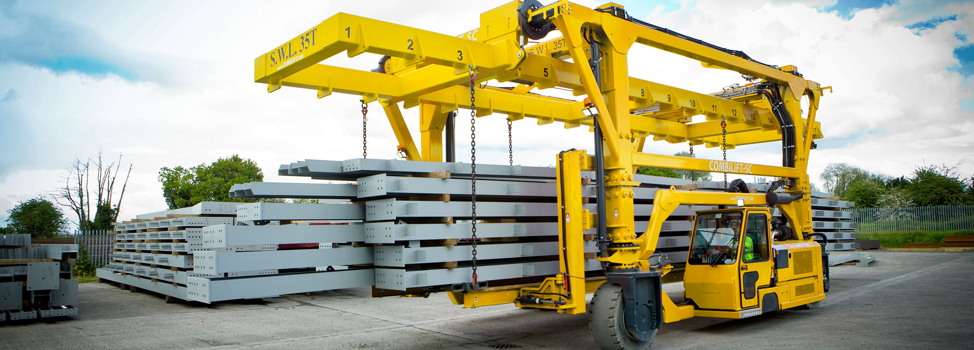Combilift Straddle Carrier