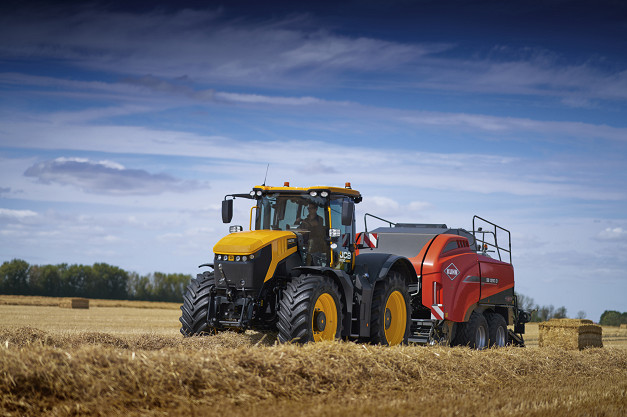 JCB 8000 Series Fastrac iCON Agricultural Tractors