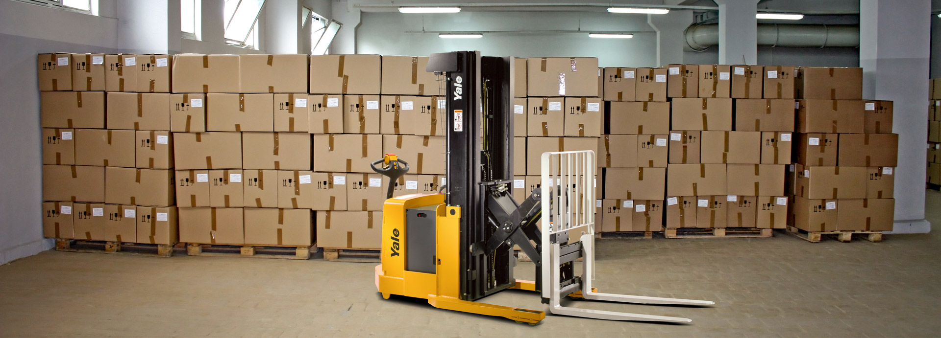 Yale MRW020-030E Walkie Reach Stacker