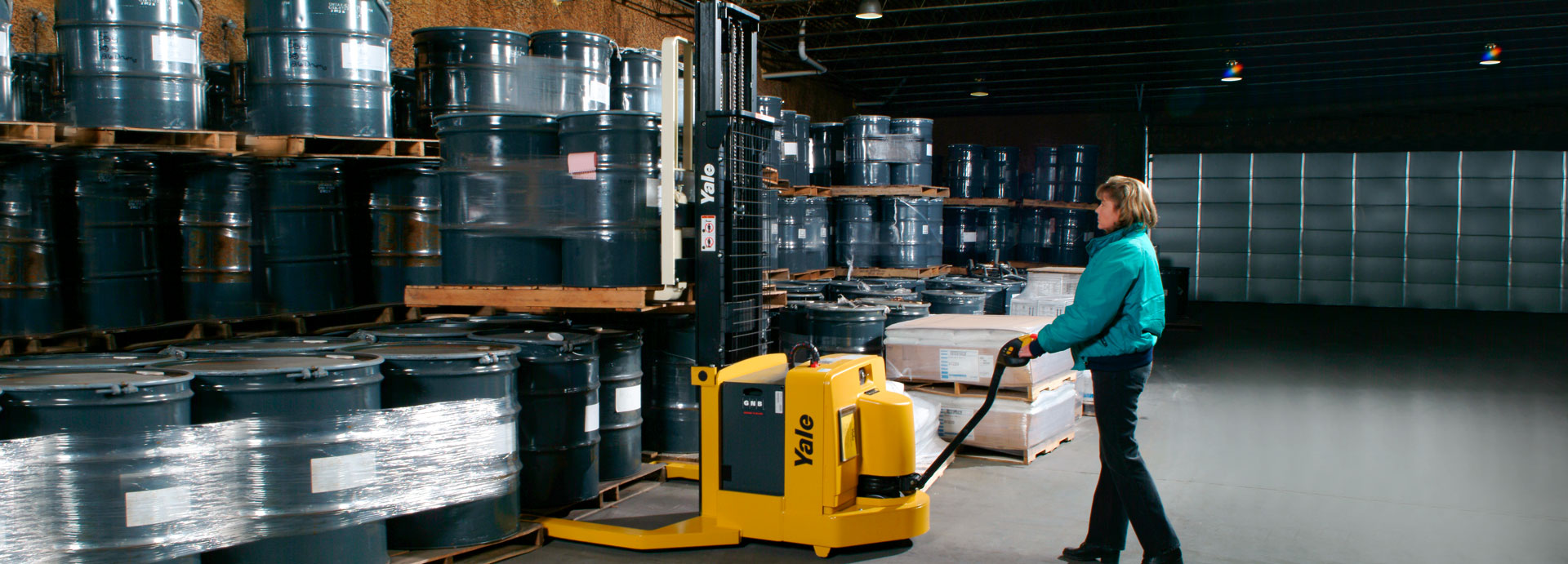 Yale MSW025-030F & MSW040E Walkie Straddle Stacker